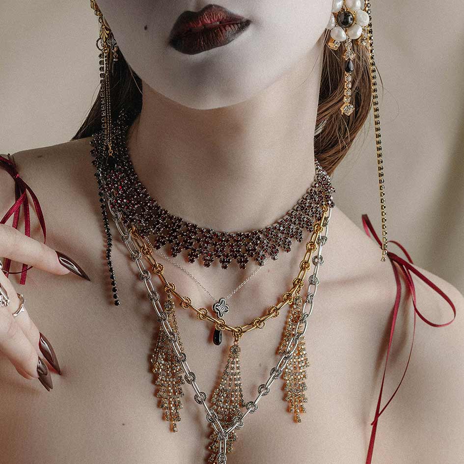 COLETTE. Dazzle Chain Collar Ruff - Gold - Image 3
