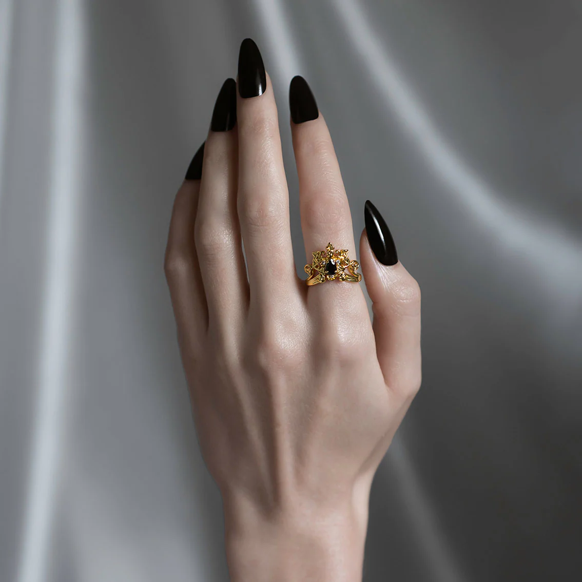 MALVOLIA. Garden of Remembrance Black Onyx Ring - Gold