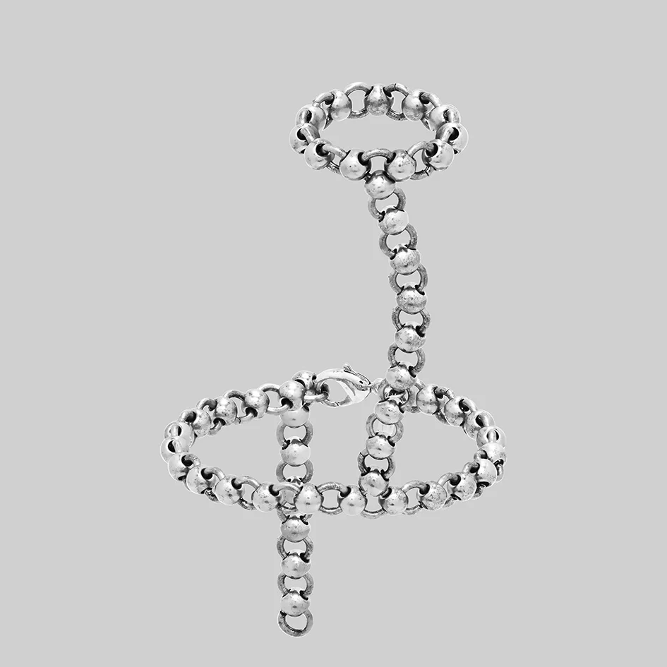 VICI. Gothic Elizabethan Hand Chain - Silver