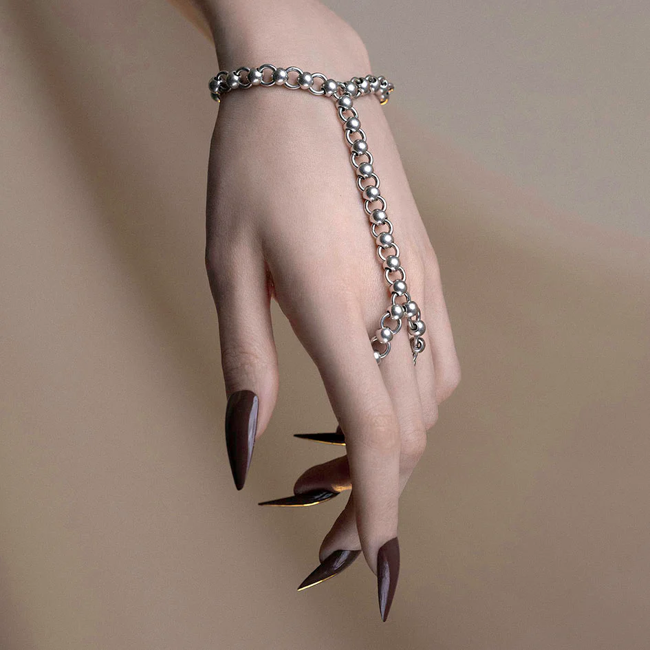 VICI. Gothic Elizabethan Hand Chain - Silver - Image 2
